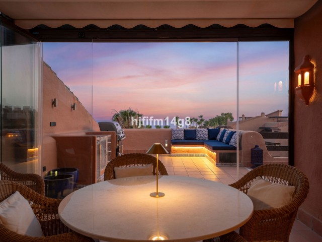 Ático con 3 Dormitorios  en Estepona