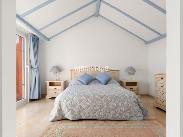 3 Bedrooms Apartment in Nueva Andalucía