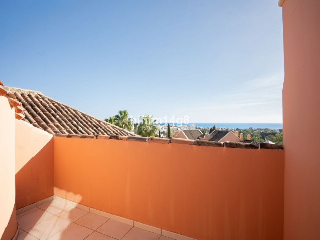 3 Bedrooms Apartment in Nueva Andalucía