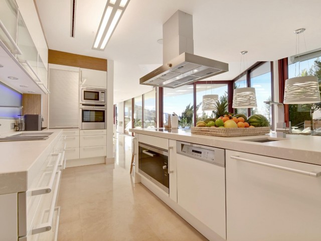 7 Schlafzimmer Villa in Nueva Andalucía