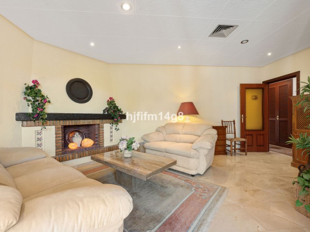 2 Bedrooms Apartment in Nueva Andalucía