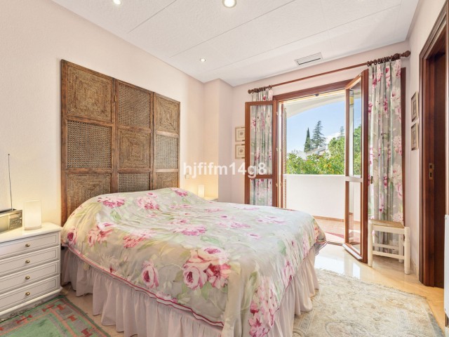 2 Bedrooms Apartment in Nueva Andalucía