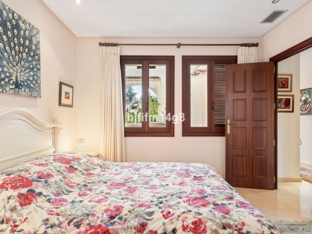 2 Bedrooms Apartment in Nueva Andalucía