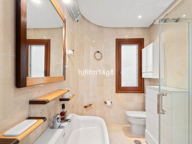 2 Bedrooms Apartment in Nueva Andalucía