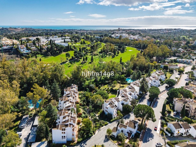 2 Bedrooms Apartment in Nueva Andalucía