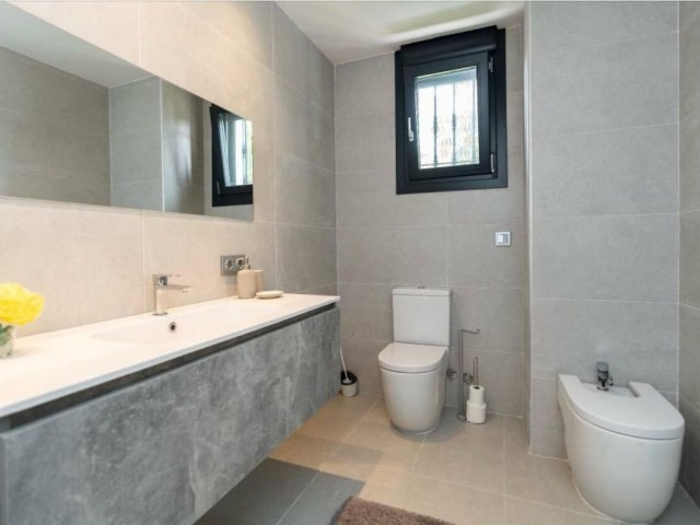 6 Bedrooms Villa in Nueva Andalucía