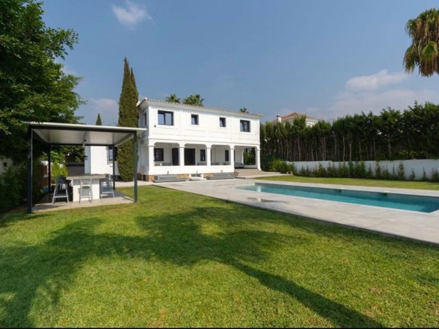 6 Bedrooms Villa in Nueva Andalucía