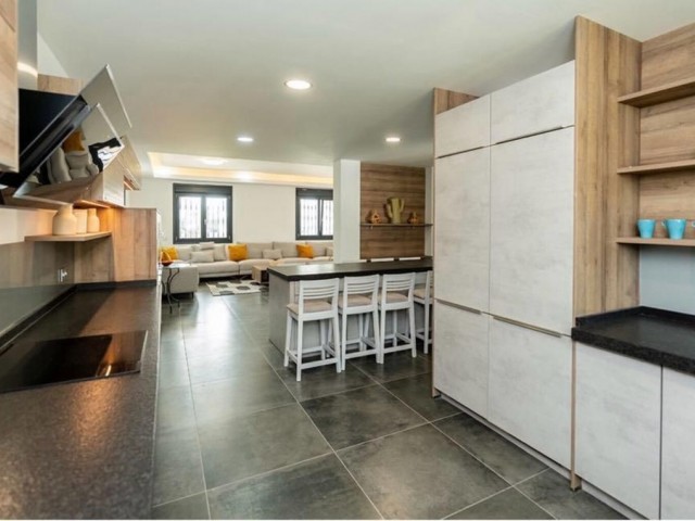 6 Schlafzimmer Villa in Nueva Andalucía