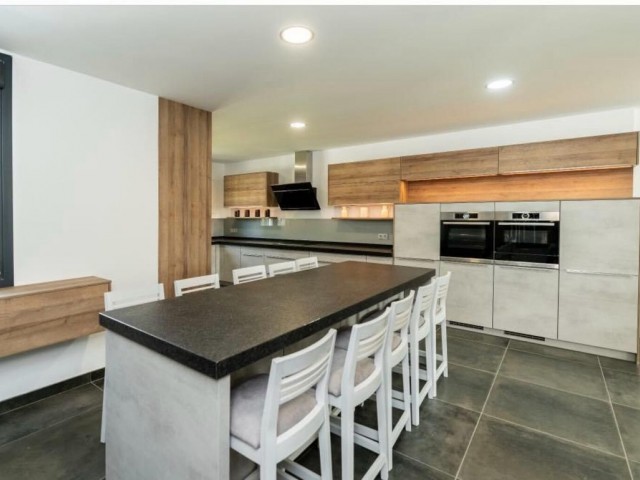 6 Schlafzimmer Villa in Nueva Andalucía