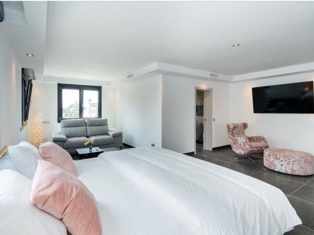 6 Schlafzimmer Villa in Nueva Andalucía