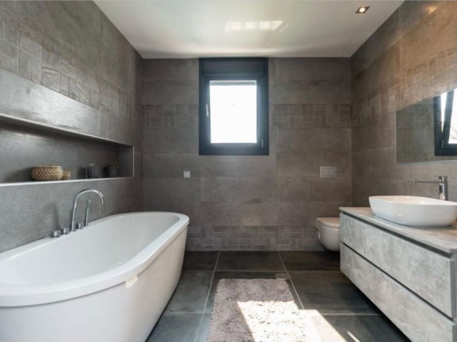 6 Schlafzimmer Villa in Nueva Andalucía