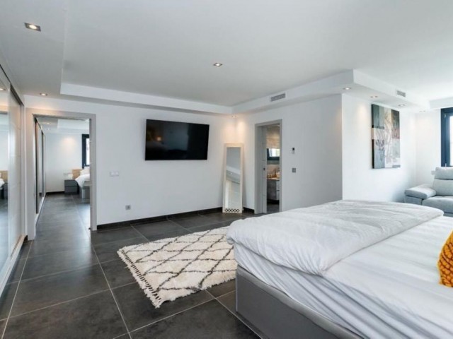 6 Schlafzimmer Villa in Nueva Andalucía