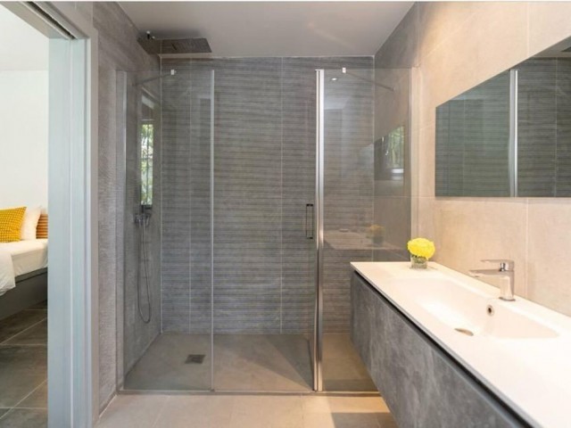 6 Schlafzimmer Villa in Nueva Andalucía