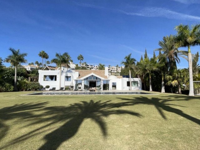 5 Bedrooms Villa in Benahavís