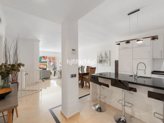 4 Bedrooms Apartment in Nueva Andalucía