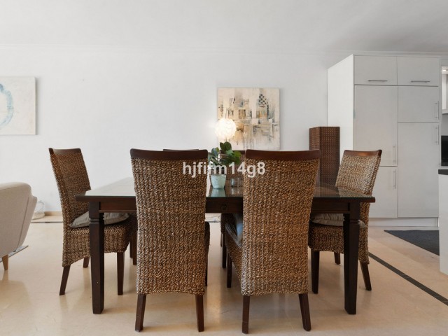 4 Bedrooms Apartment in Nueva Andalucía