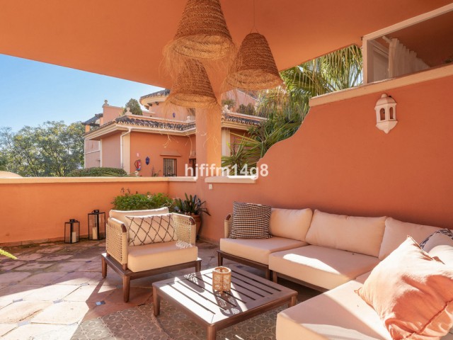 4 Bedrooms Apartment in Nueva Andalucía