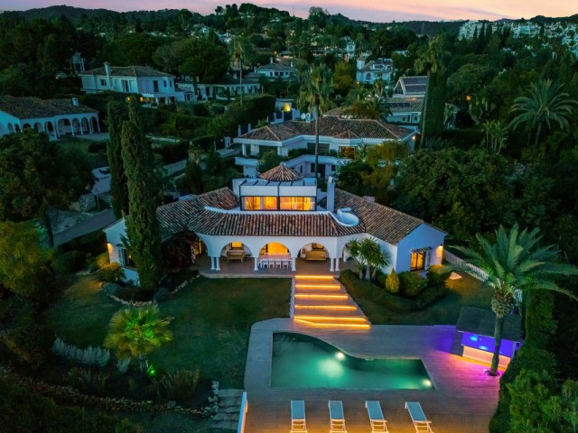 5 Bedrooms Villa in Marbella