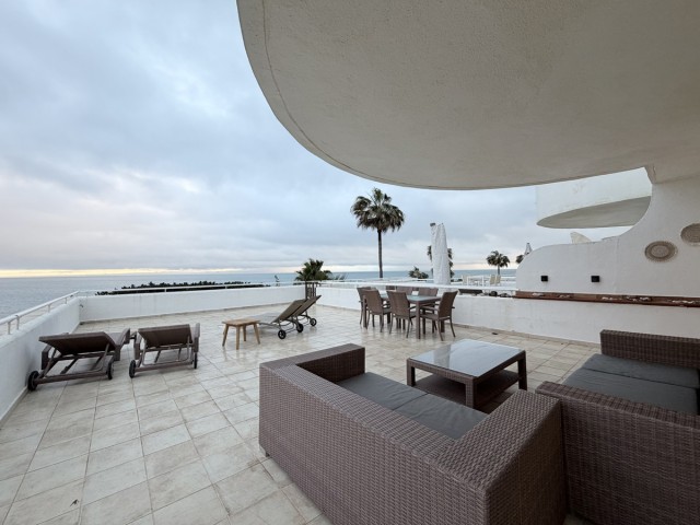 Apartamento con 2 Dormitorios  en Estepona