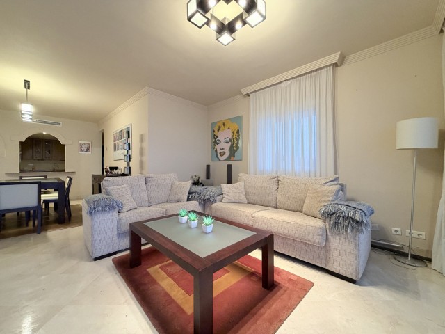 Apartamento con 2 Dormitorios  en Estepona