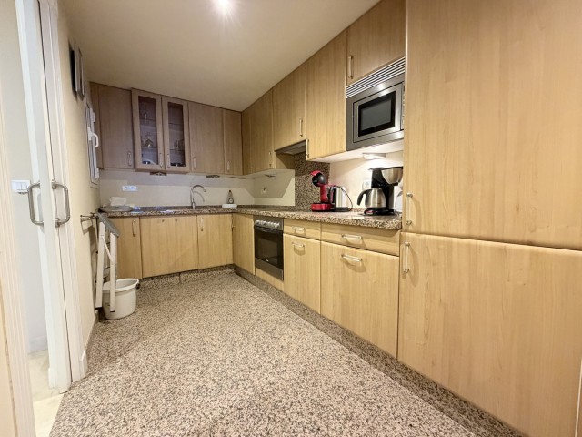 Apartamento con 2 Dormitorios  en Estepona