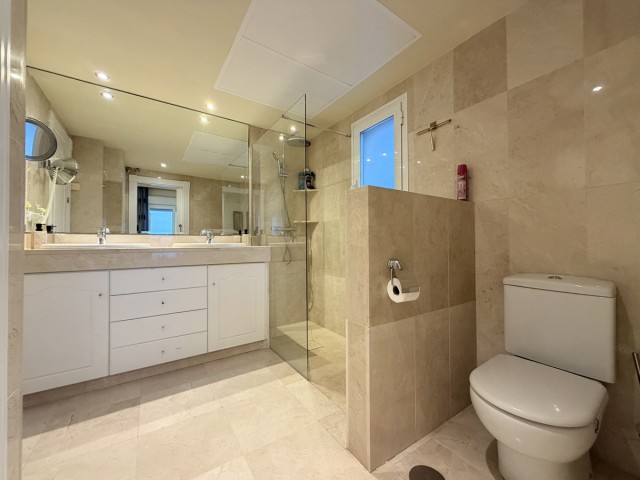 Apartamento con 2 Dormitorios  en Estepona