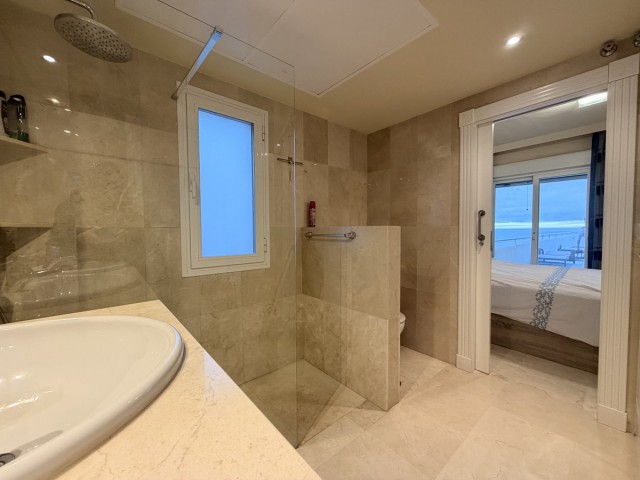 Apartamento con 2 Dormitorios  en Estepona