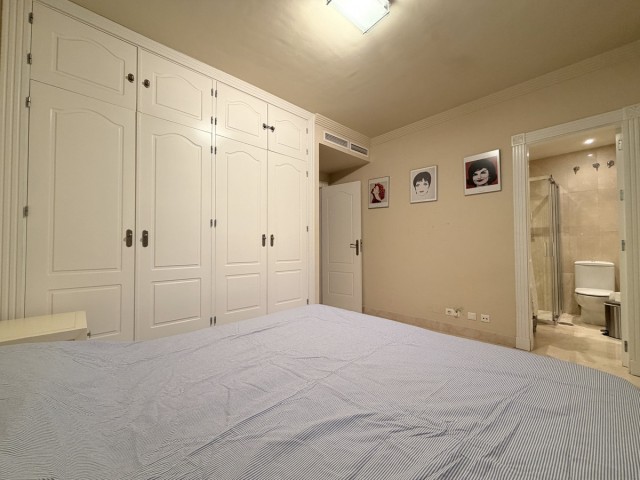 Apartamento con 2 Dormitorios  en Estepona