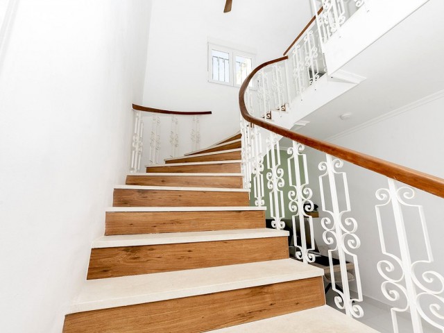 6 Bedrooms Villa in Benalmadena