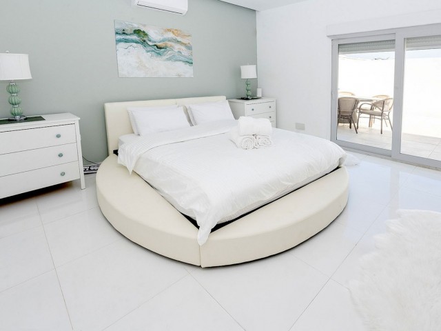 6 Bedrooms Villa in Benalmadena