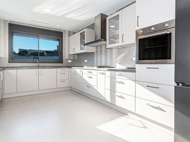 5 Bedrooms Villa in Marbella