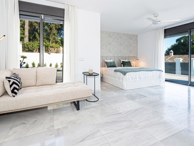 5 Bedrooms Villa in Marbella