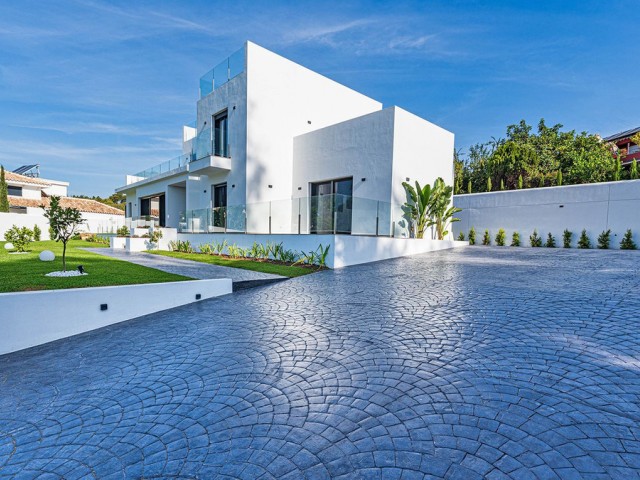 5 Bedrooms Villa in Marbella