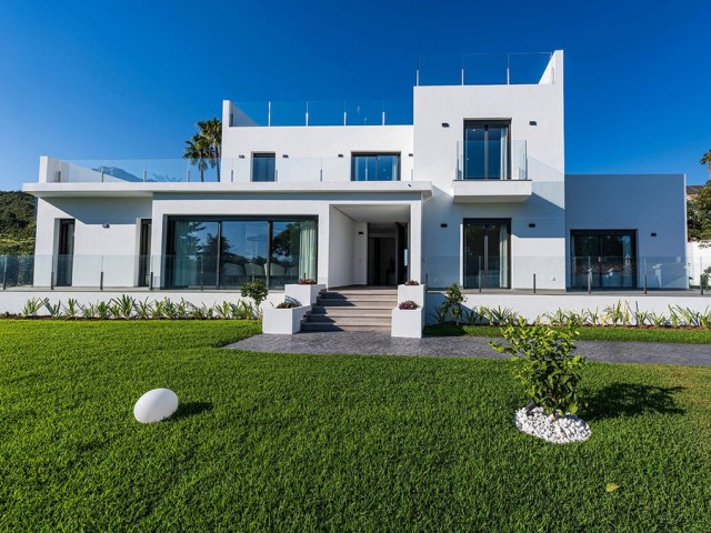 5 Bedrooms Villa in Marbella