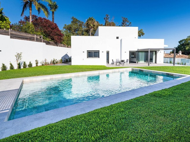 5 Bedrooms Villa in Marbella