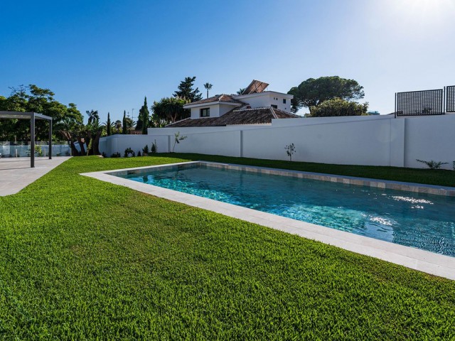 5 Bedrooms Villa in Marbella