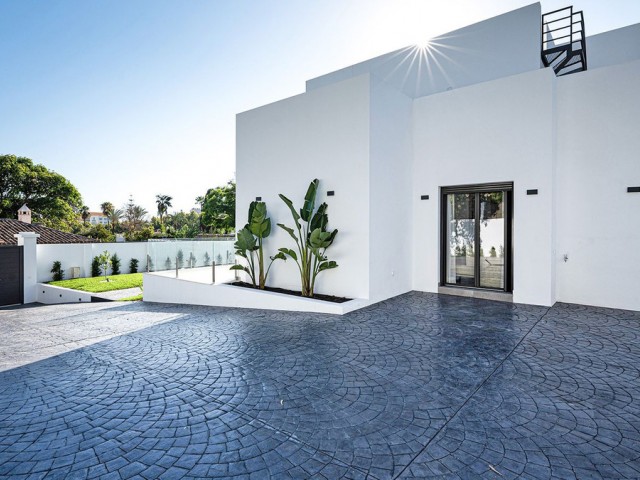 5 Bedrooms Villa in Marbella