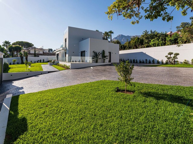 5 Bedrooms Villa in Marbella