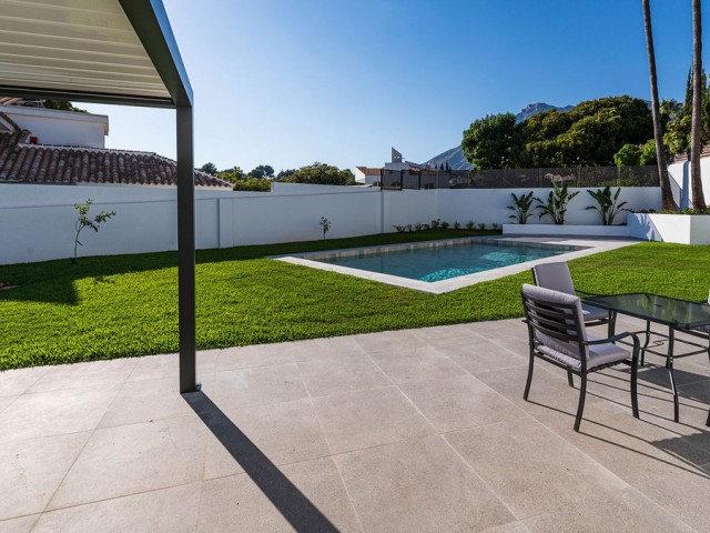 5 Bedrooms Villa in Marbella