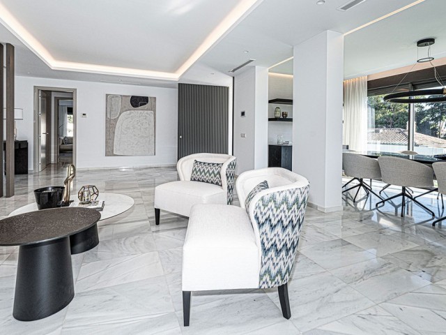 5 Bedrooms Villa in Marbella