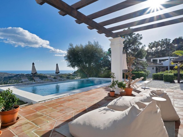 5 Bedrooms Villa in Benahavís