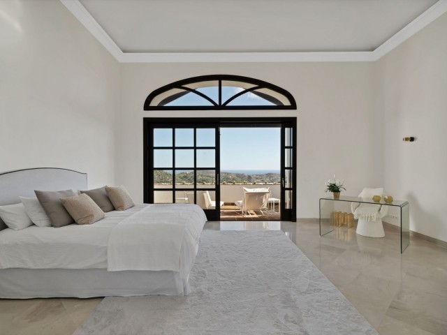 5 Bedrooms Villa in Benahavís