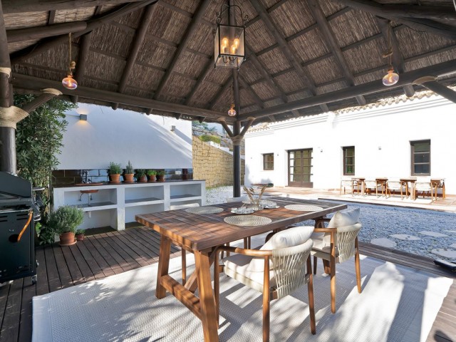 5 Bedrooms Villa in Benahavís