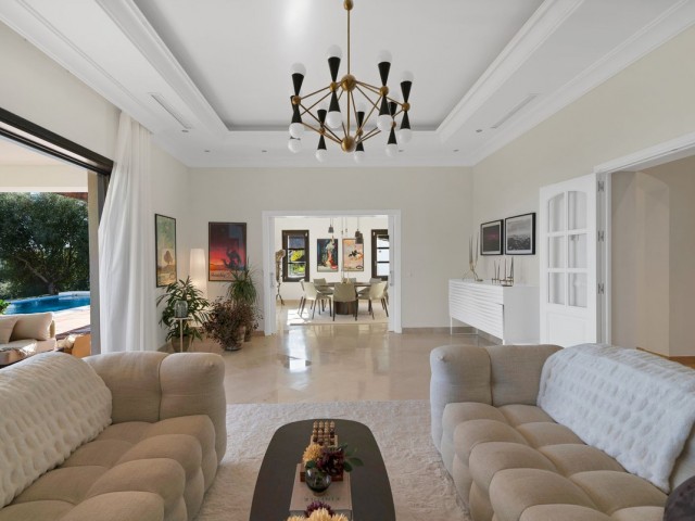 5 Bedrooms Villa in Benahavís