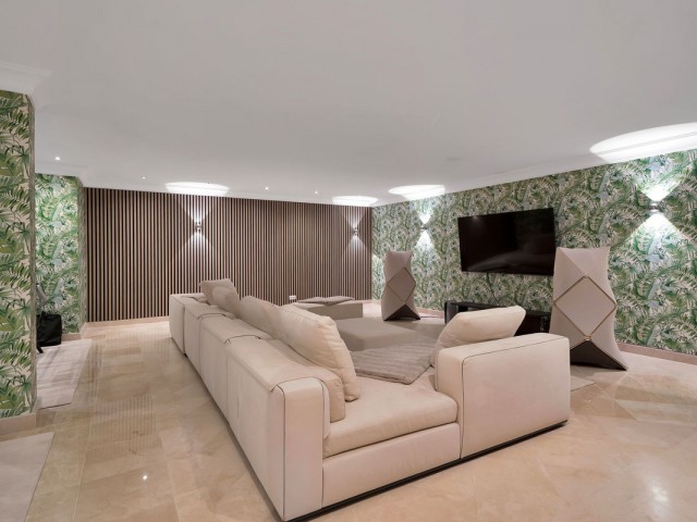 5 Bedrooms Villa in Benahavís