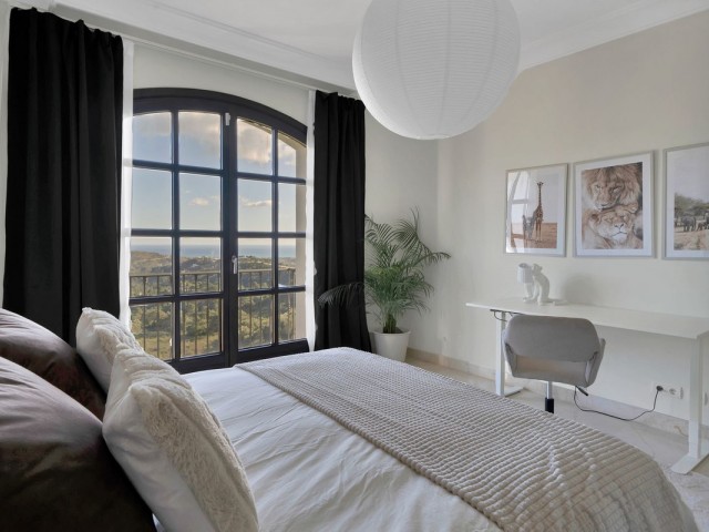 5 Bedrooms Villa in Benahavís