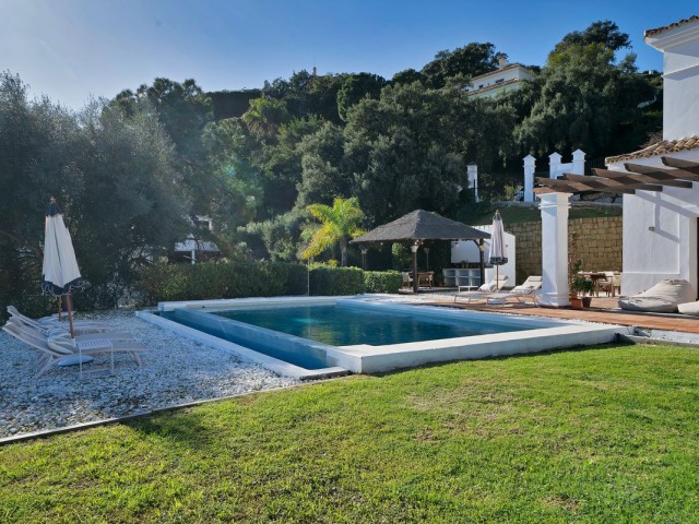 5 Bedrooms Villa in Benahavís