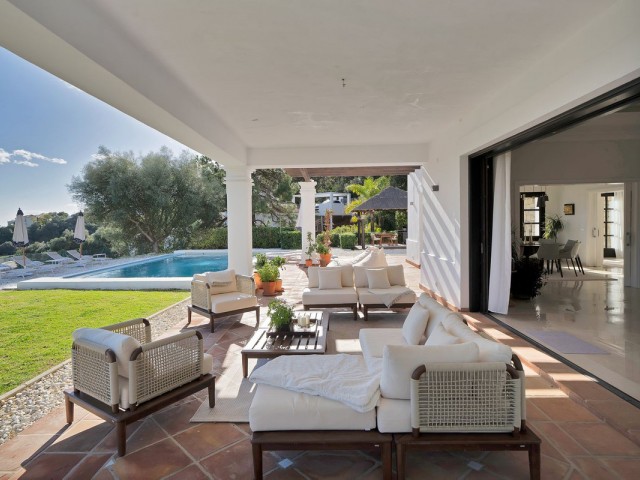 5 Bedrooms Villa in Benahavís