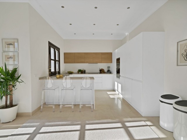 5 Bedrooms Villa in Benahavís