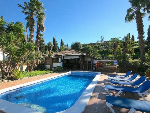 8 Bedrooms Villa in Mijas